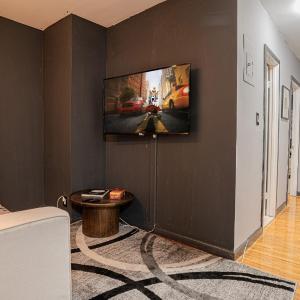 Stylish 3BD Near Empire