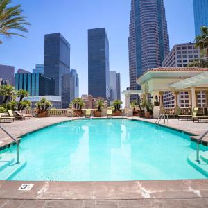 Downtown Los Angeles 1 bedroom Apt with Pool, Gym and FREE PARKING