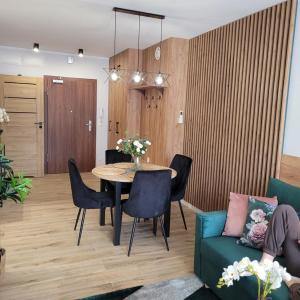 Apartament z basenem i jacuzzi KARMELOWY NA DOLNEJ Green Park Resort A13, ul DOLNA 7A