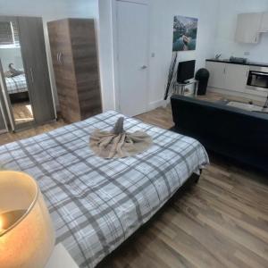 London Studio 3ppl long & short