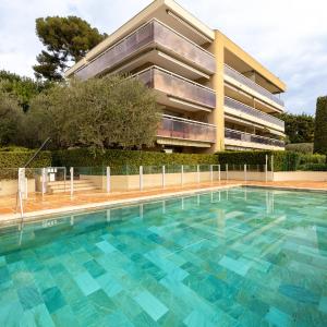 NICE luxury residence, Garden level with sea view and swimming pool, 2bedroom apartment of approximately 85 square meter and private garden