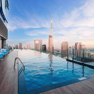 Stylish Home 15min to Dubai Mall and Rooftop Pool