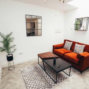 Hen & Chickens Luxury Apartments, Free Parking, By DerBnB