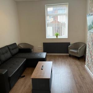 Spacious, Modern 3BR House, LFC, Free Parking