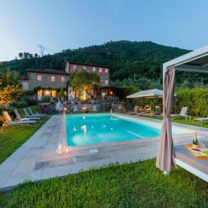 Villa with Pool and Vineyard Views