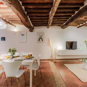 Apartment in Lucca with Private Courtyard