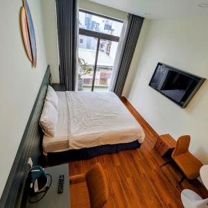 Home in Thao Dien - Kitchen & Large Balcony