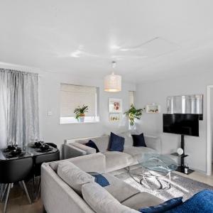 Cozy 3-Bed 2Bath House near LCY & EXCEL sleeps 6