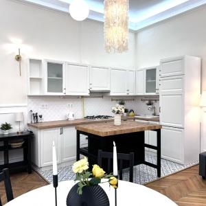 V1 Central Riverfront Apartment 2 BDRM