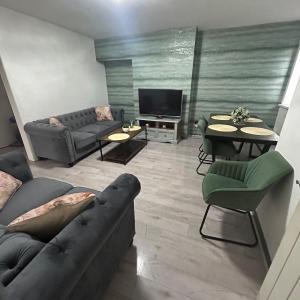 3 Bedroom House Driveway near to NEC - 6 guests