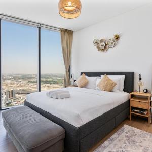 Chic 1BR with Balcony View, Gym, Pool & Kid-Friendly