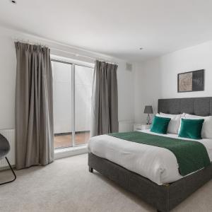 Modern & Refined 2-BD Hidden Gem by Hyde Park
