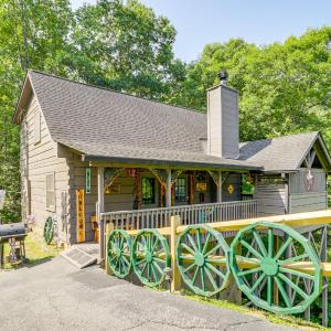 Return to Eden Cabin with Hot Tub 4 Mi to Dollywood