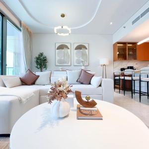 Luxury Beachfront 1BR on Palm Jumeirah & Balcony
