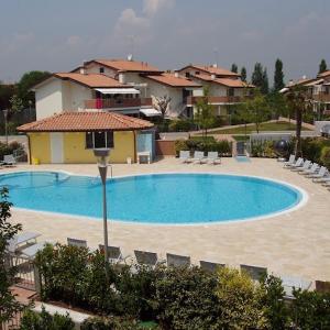 LAGUNA VILLAGE B2 Oasi ad Eraclea con piscina e giardino privato