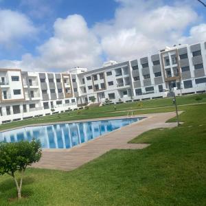 Apt familial avec piscine