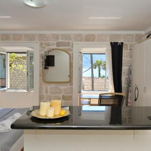 Stone Retreat - 1 min to the Sea