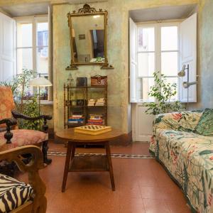 Domus Picta Roomy Apartment