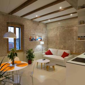 Apartment Traces