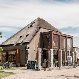 Charming Woodlodge Stay