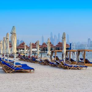 bnbme - Luxury 2BR Anantara Palm Apt Beachfront Lagoon Pools Balcony & Spa Access