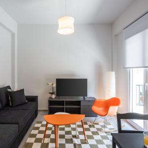 Spacious 2BR Apt, Playroom, Family-Home