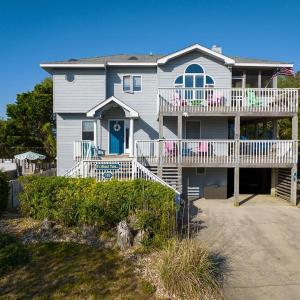 Private Pool Oceanside Walkable to Downtown Duck