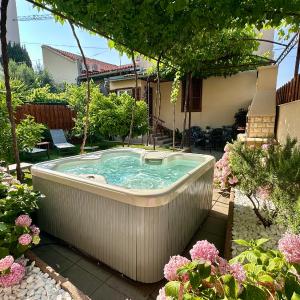 Antique Garden Villa