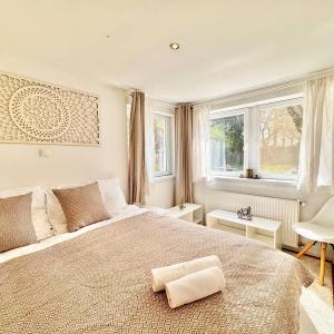 Juicy Private Apartments with Jacuzzi