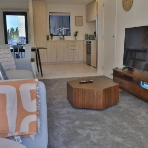 Cosy 2BR House in Awaroa Road