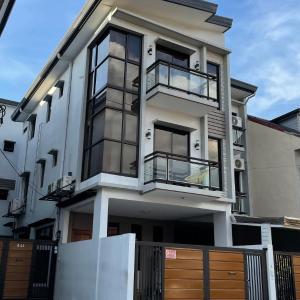 Modern Eclectic Townhouse in Diliman Quezon City