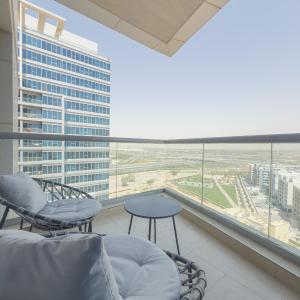Nasma Luxury Stays - Sky-High Serenity in Stylish 2BR Retreat