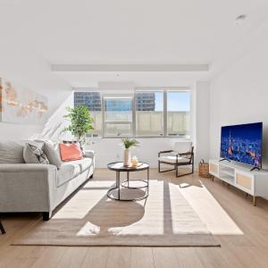 Stylish LA Getaway near Downtown - Prime Location on Wilshire Blvd!