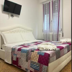 Venice Station Guest House