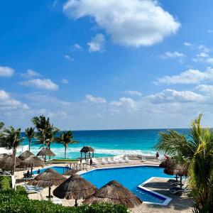 Cancun beach by Brisas