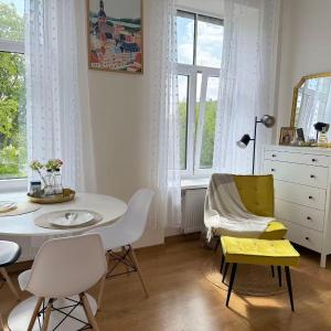 Light&Linen Nest Riga with FREE Backyard Parking - near Old Town!