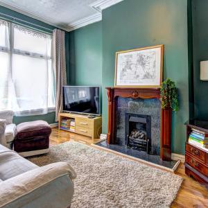 Pass the Keys Modern Two Bedroom Home by Levenshulme Station