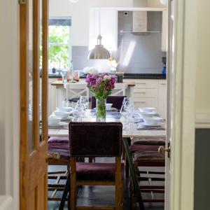 Stunning 4 bedroom house in Wadebridge, Cornwall - 2 living rooms and superking beds