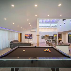 3BR Luxury Penthouse, 300m From Beach