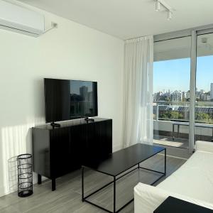 2Bdr 2Bth living kitchen and Huge balcony