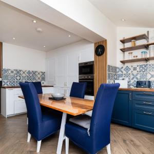 3 Bed House-Free Parking