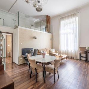 Maison Teréz n' Elegant City Stay with Balcony