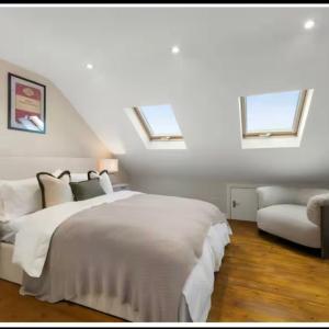 Downhills Studio Flat in Loft Space