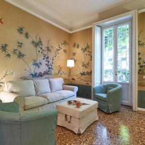 Charming Liberty-Style Villa with Garden and Parking near City Life