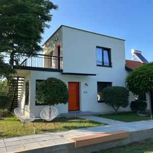 Villa Number 6 - apartment complex