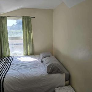 House Sleeps 8 - Garden - Short Walk to Station