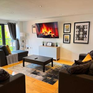 Balcony Free Parking Huge TV City Centre Apt