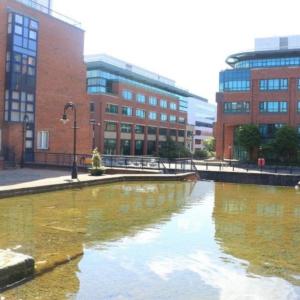 Double Room in a Cozy shared apartment, Custom House Harbour Apartments