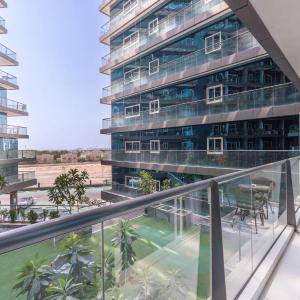 StayShort - Spacious Studio for 2 in Arabian Gate
