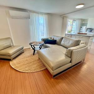 Barn Outside - Modern 2 bedroom flat Inside
